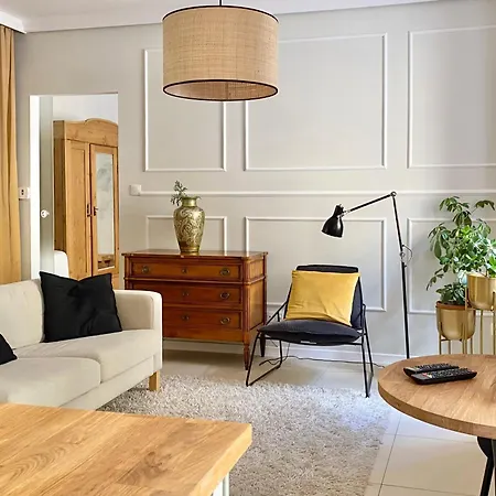 Bruno Taut & Parking Apartmán *